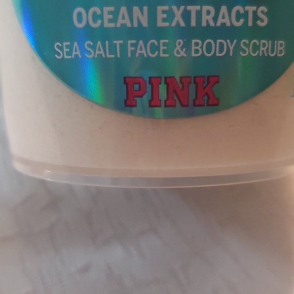1 Pink Victoria secret woman body care - Picture 3 of 3